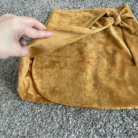 Blank NYC Gold Mini Skirt Size 24 - Picture 5 of 8